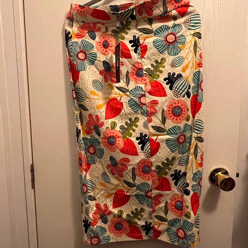 Bright and beautiful Skirt New with Tags Size small
